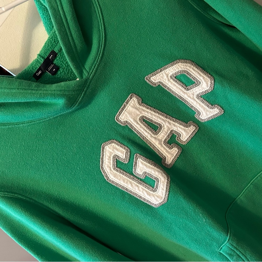 Green Gap Sweater 💚💚💚